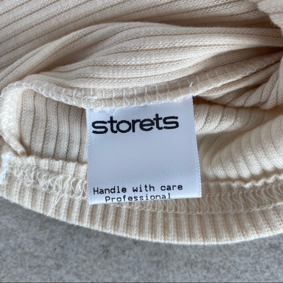 STORETS CUT OUT TOP WITH THUMB OPENINGS - Picture 8 of 11